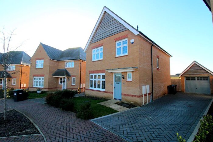 3 Bedroom Detached House For Sale In Armstrong Road, South Luton, Luton, Bedfordshire, LU2