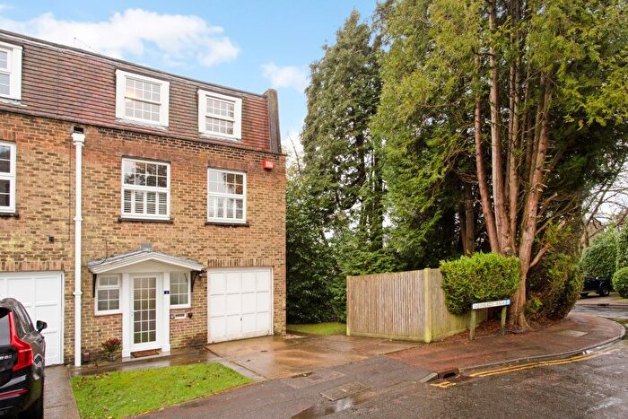 4 Bedroom Town House To Rent In Shepherds Walk, Tunbridge Wells, TN2