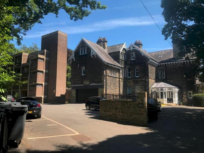 2 Bedroom Flat To Rent In Hollies Park Court, Weetwood Lane, Weetwood, Leeds, LS16