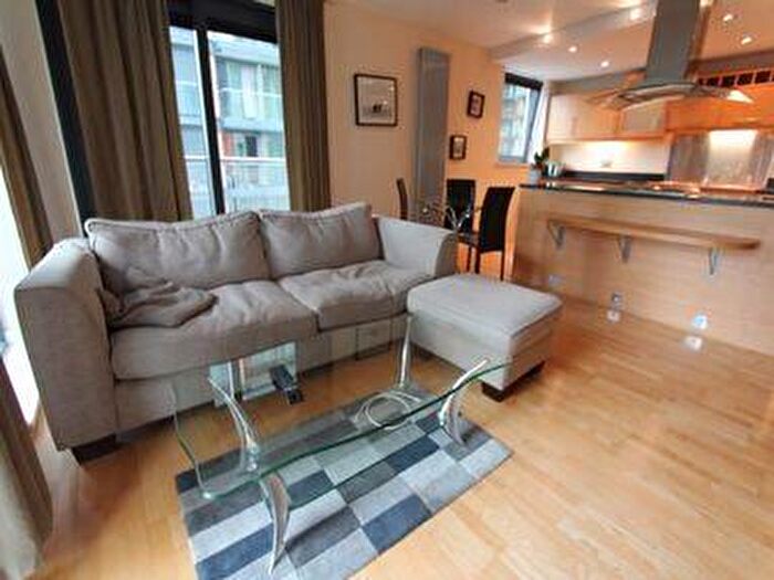 2 Bedroom Flat To Rent In Millharbour, South Quay, Canary Wharf, London, E14