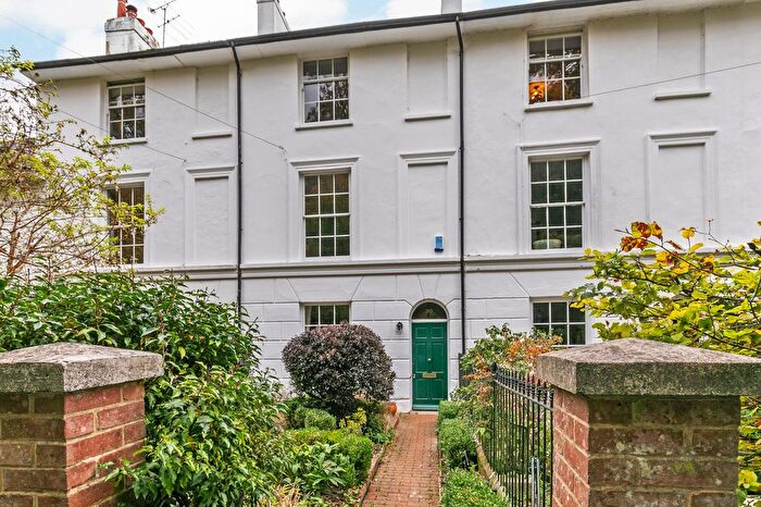 4 Bedroom Terraced House For Sale In West End Terrace, Winchester, SO22