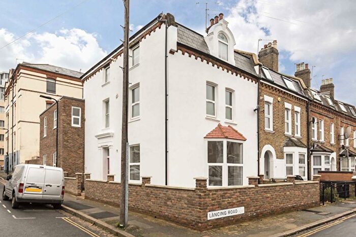 3 Bedroom Flat To Rent In Lancing Road, West Ealing, W13