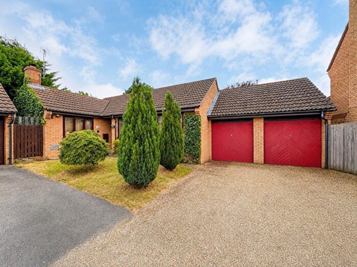 3 Bedroom Detached Bungalow For Sale In Ulyett Place, Oldbrook, MK6