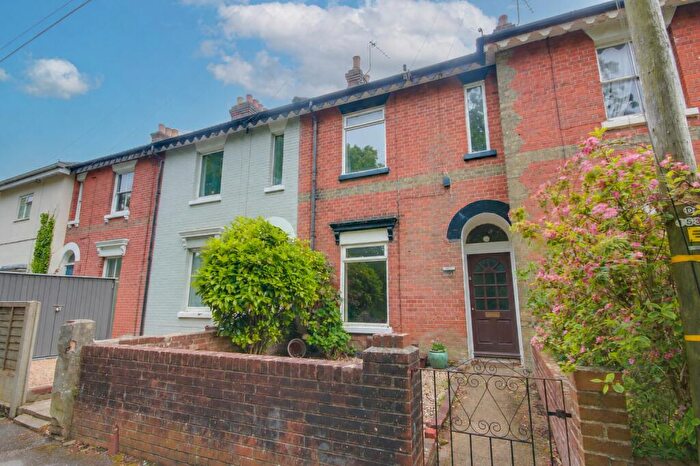 3 Bedroom Terraced House For Sale In Peartree Green! No Chain! Stylish Newly Fitted Kitchen!, SO19