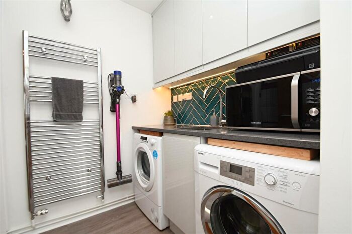 3 Bedroom Semi-Detached House For Sale In Waveney Road, Ipswich, IP1