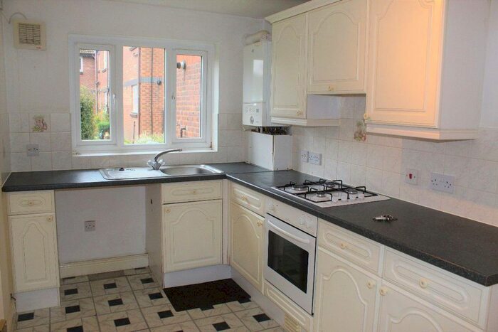 2 Bedroom Flat To Rent In Kingfisher Court, Bed Apt, L31