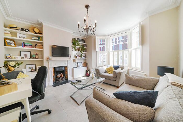 2 Bedroom Flat To Rent In Elmhurst Mansions, Edgeley Road, Clapham, London, SW4