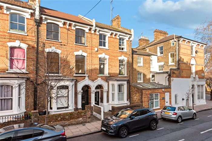 1 Bedroom Apartment For Sale In Crossley Street, London, N7