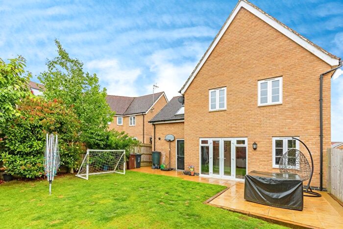 4 Bedroom Detached House For Sale In Canal Way, Northampton, NN4