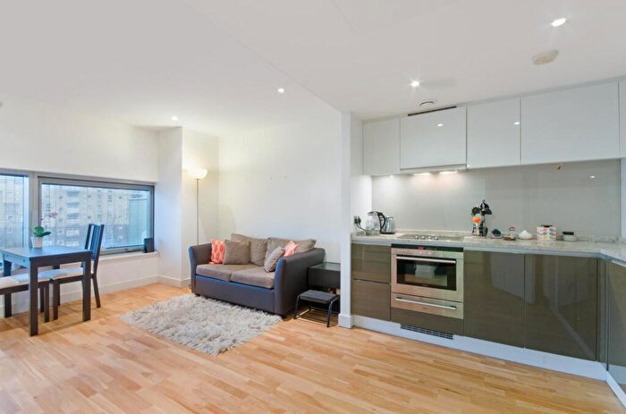 Apartment To Rent In Landmark West Tower, Marsh Wall, London, E14