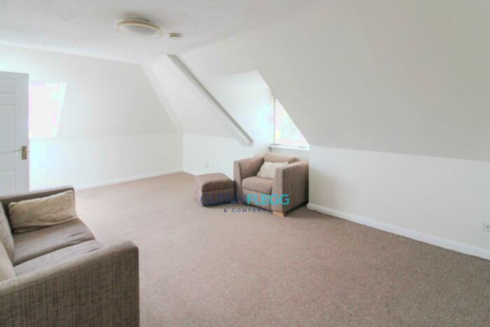 2 Bedroom Flat To Rent In High Street, Colnbrook, SL3