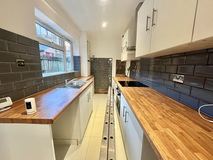4 Bedroom House To Rent In Gladstone Street, Nottingham, NG7