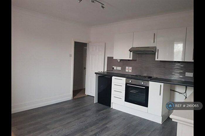 2 Bedroom Flat To Rent In Constitution Road, Chatham, ME5