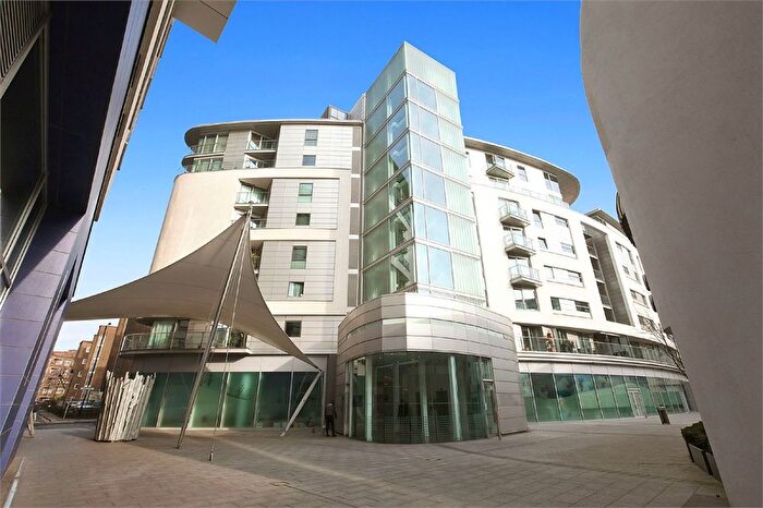 2 Bedroom Flat To Rent In Empire Square, London, London, SE1