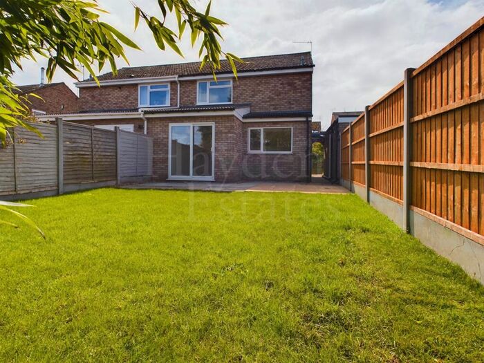 3 Bedroom Semi-Detached House For Sale In Hawthorn Crescent, Bewdley, DY12