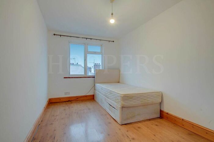5 Bedroom Terraced House To Rent In Waterloo Road, London, NW2