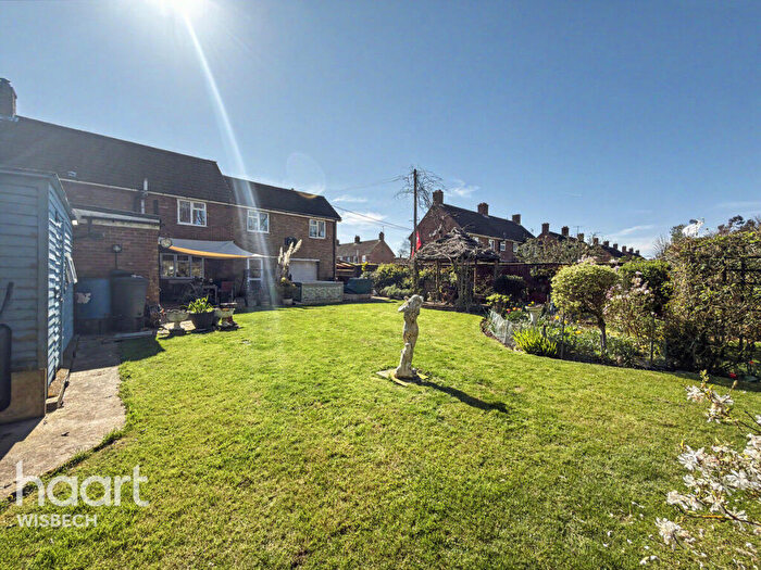 5 Bedroom Semi Detached House For Sale In Hall Bridge Road, Upwell, PE14