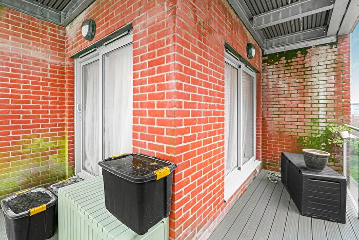 2 Bedroom Flat For Sale In Charrington Place, St Albans, AL1