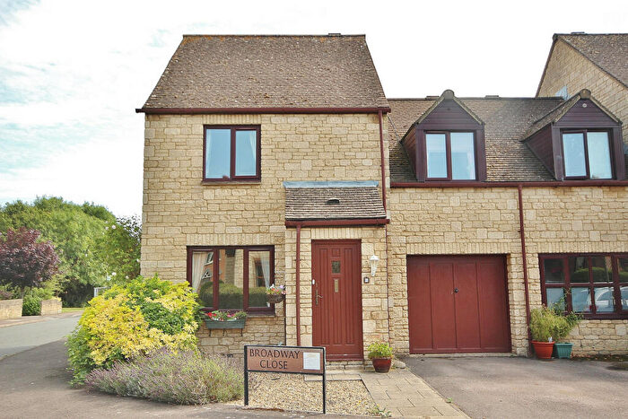3 Bedroom Semi-Detached House For Sale In Broadway Close, Witney, OX28