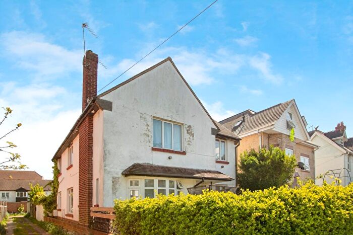 2 Bedroom Flat For Sale In Campbell Road, Bournemouth, Dorset, BH1