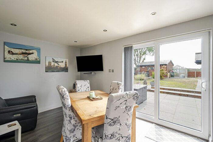 5 Bedroom Semi-detached House For Sale In Woolshots Road, Wickford, SS12