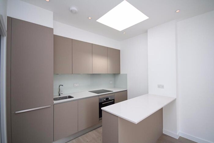 2 Bedroom Apartment To Rent In Seven Sisters Road, London, N4