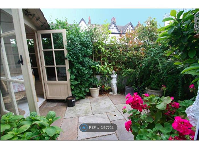 1 Bedroom Flat To Rent In Woodfield Road, Leigh-On-Sea, SS9