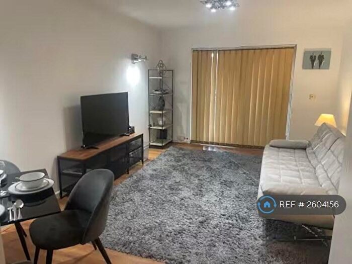 2 Bedroom Flat To Rent In Inglewood, Poole, BH14