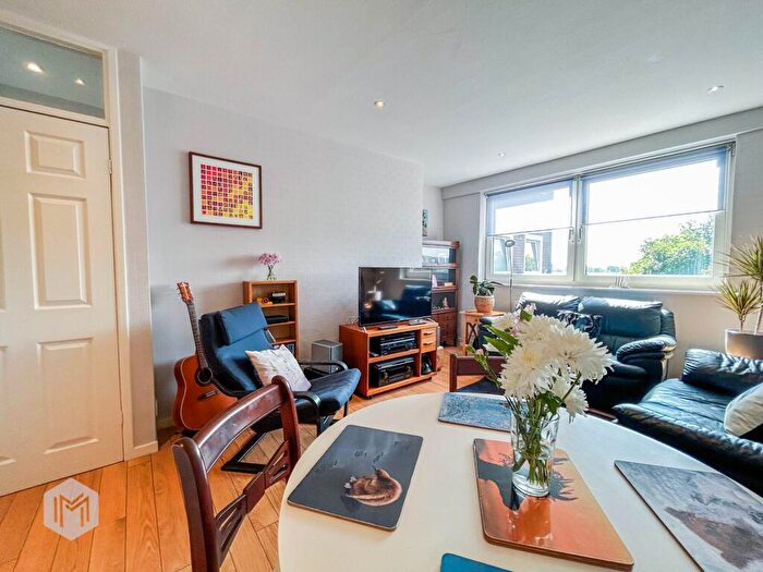 2 Bedroom Apartment For Sale In Crook Street, Bolton, BL3 - Photo 3