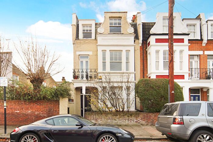 2 Bedroom Flat To Rent In Gartmoor Gardens, Southfields, SW19