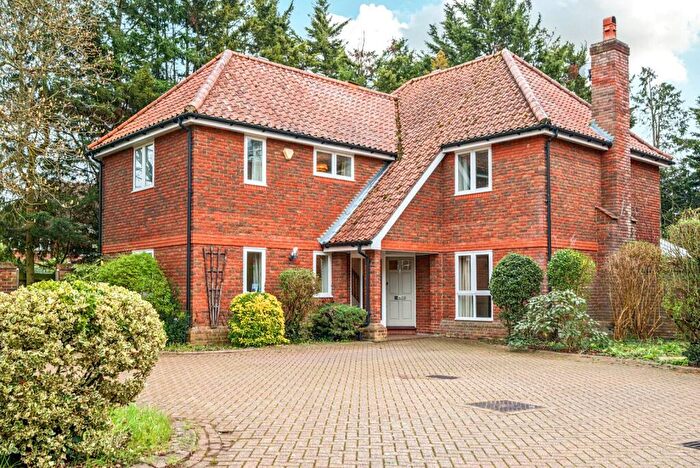 4 Bedroom Detached House For Sale In Houston Place, Esher, KT10