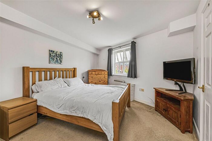 2 Bedroom Flat For Sale In Macmillan Way, Heritage Park, SW17