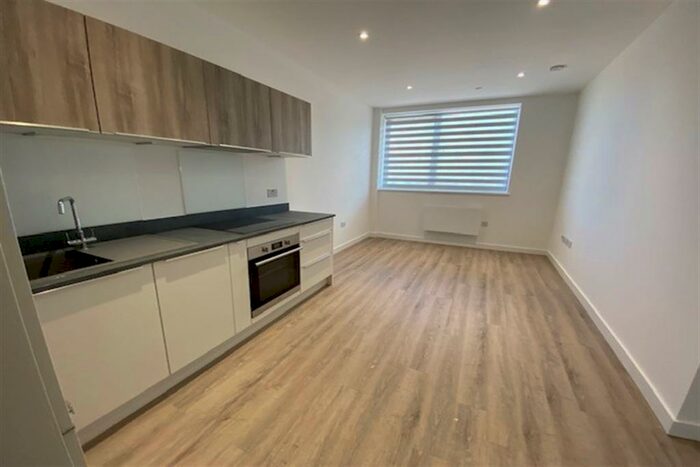 1 Bedroom Apartment To Rent In Meadow House, Ashwood Park, RG23