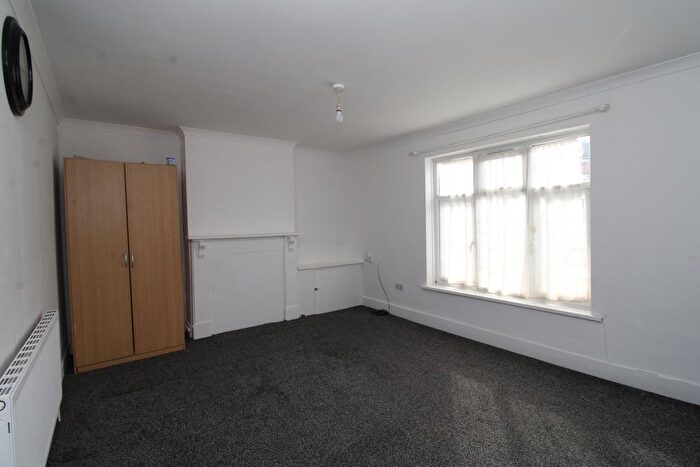 2 Bedroom Flat To Rent In Dunstable Road, Luton, LU1