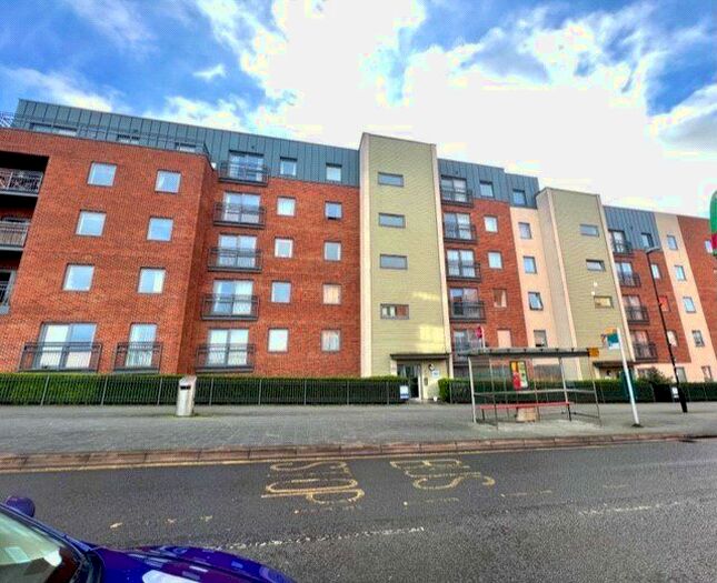 2 Bedroom Flat To Rent In John Thornycroft Road, Southampton, Hampshire, SO19
