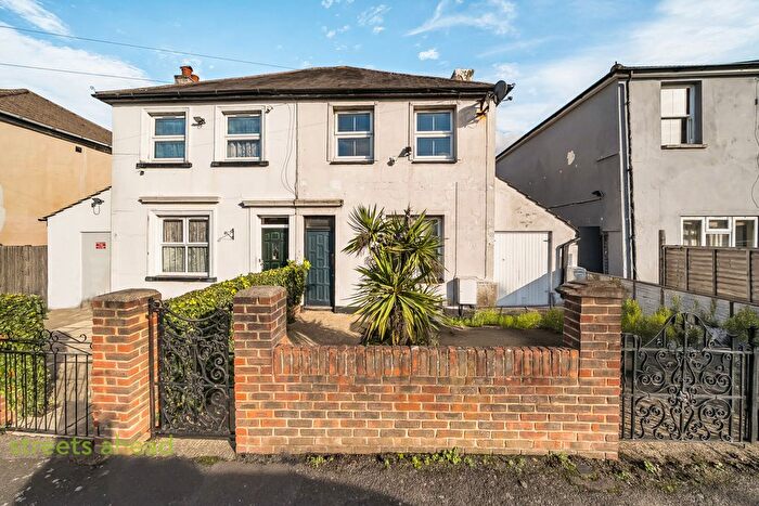 3 Bedroom Semi Detached House For Sale In Bensham Grove, Thornton Heath, CR7