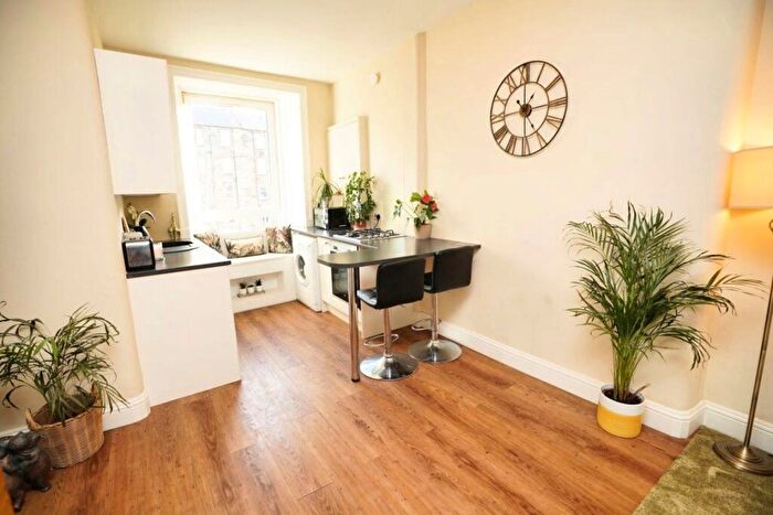 1 Bedroom Flat To Rent In Watson Crescent, Fountainbridge, Edinburgh, EH11