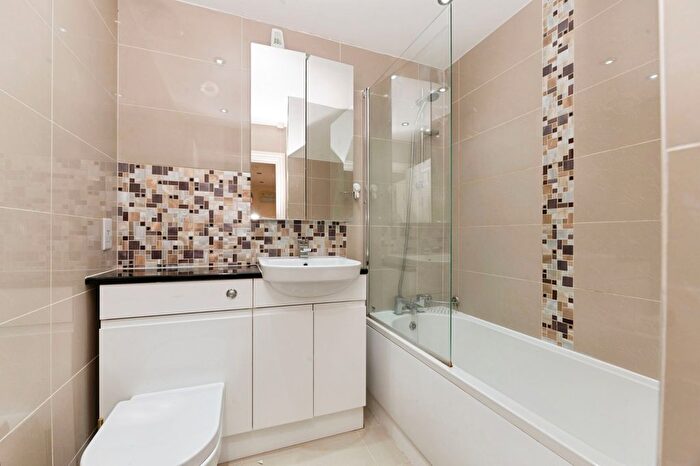 1 Bedroom Flat For Sale In Erskine Road, Sutton, SM1