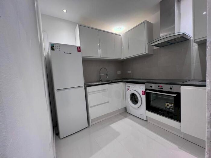 2 Bedroom Flat To Rent In Bennett Road, Chadwell Heath, RM6