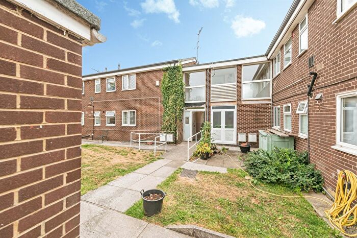 3 Bedroom Flat For Sale In Bridge Close, Horbury, Wakefield, WF4