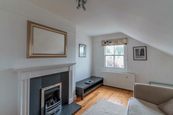 1 Bedroom Flat To Rent In Grange Road, Bishops Stortford, Herts, CM23