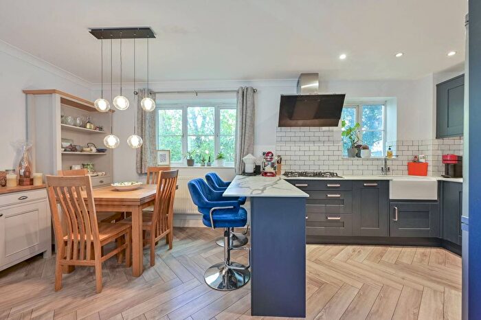 2 Bedroom Flat For Sale In Chaucer Way, Wimbledon, London, SW19