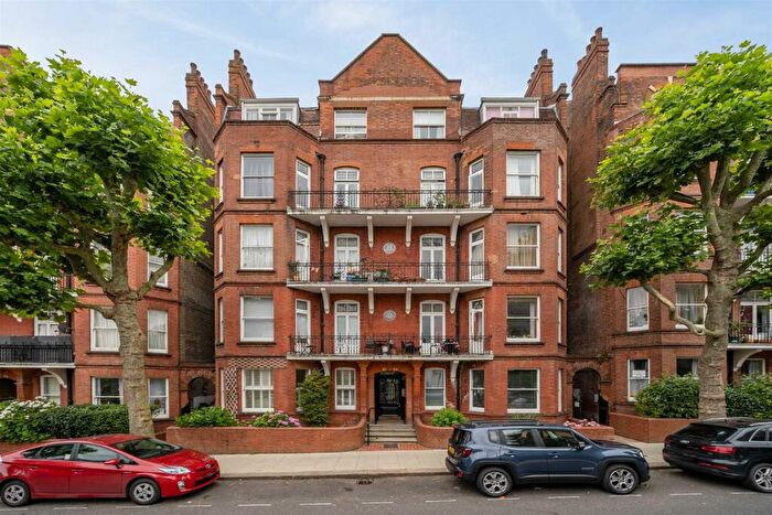 3 Bedroom Apartment To Rent In Lissenden Gardens, Parliament Hill, NW5