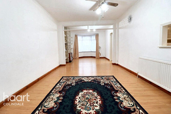 3 Bedroom End Of Terrace House For Sale In Wolsey Grove, Edgware, HA8