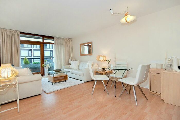 1 Bedroom Apartment To Rent In Andrewes House, EC2Y