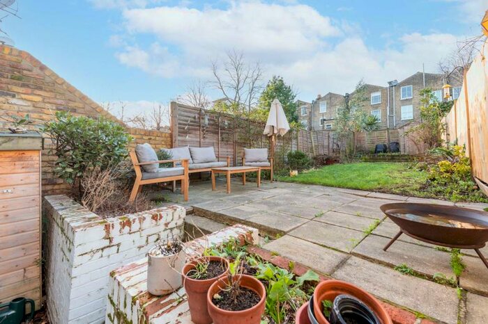 1 Bedroom Flat To Rent In Eastlake Road, Brixton, London, SE5