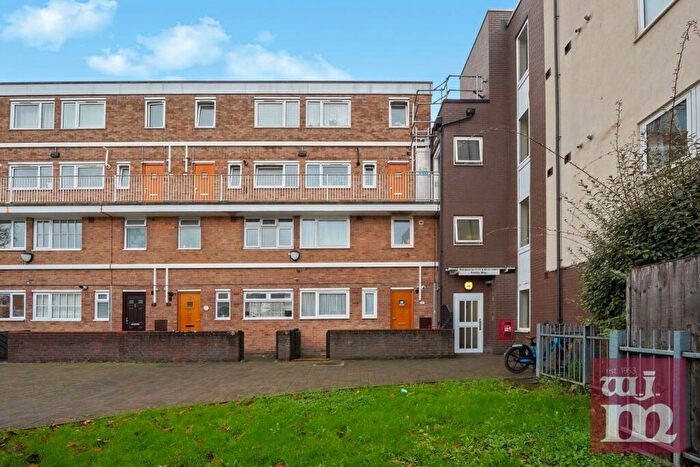 3 Bedroom Flat To Rent In Portia Way, Mile End, E3