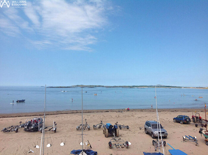 4 Bedroom Flat For Sale In High Street, Rhosneigr, Anglesey, LL64