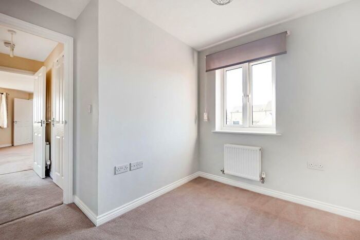 2 Bedroom Apartment To Rent In Berryfields, Aylesbury, HP18