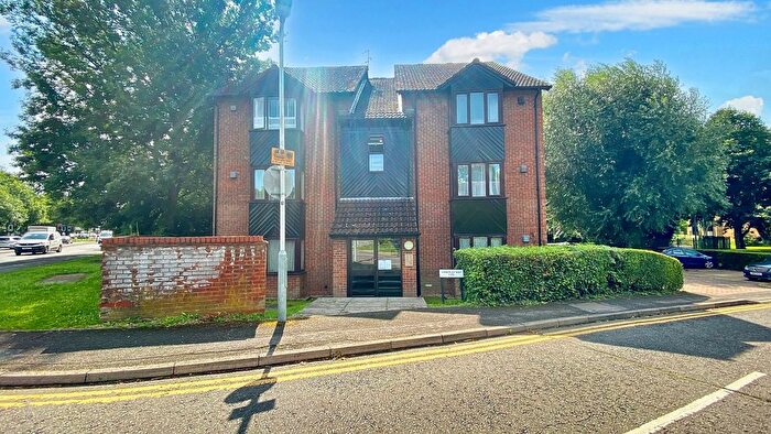 Studio To Rent In Amberley Way, Uxbridge, UB10